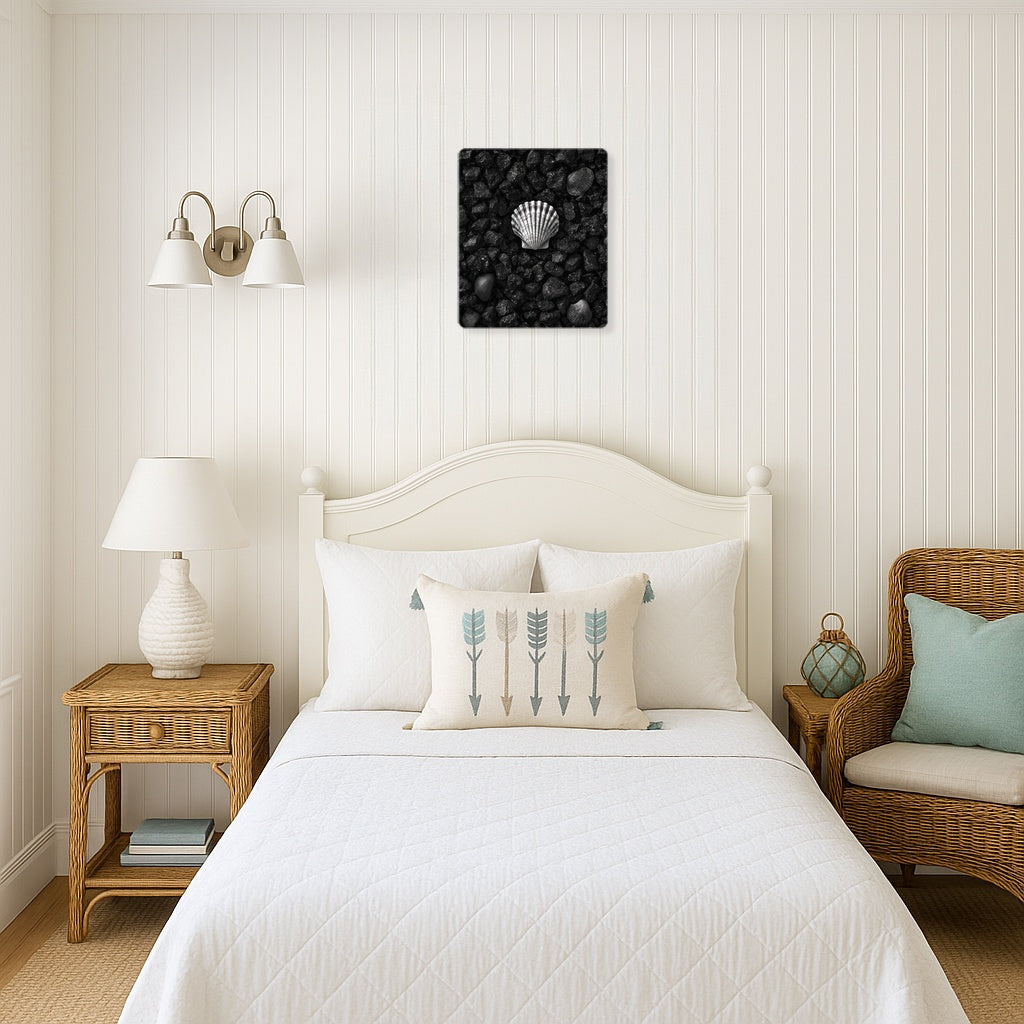 Black Metal Seashell Wall Art – Minimalistic Beach-Themed Decor